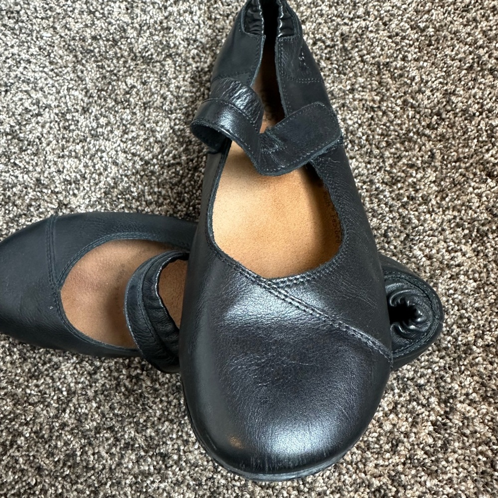 Taos Footwear Black Leather Mary Jane Shoes - Picture 4 of 5